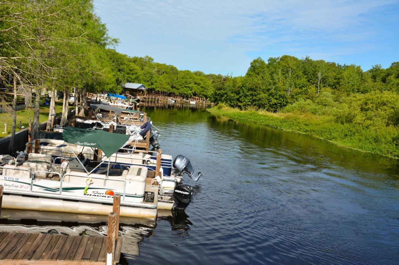 Camp Mack Lodge, Marina & Rv Resort Лейк Уелс Екстериор снимка