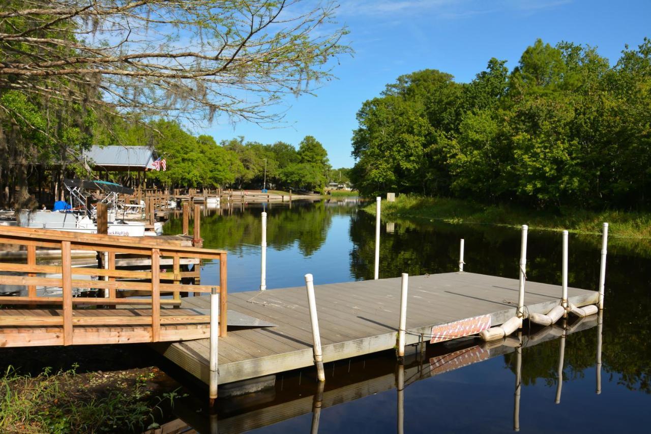 Camp Mack Lodge, Marina & Rv Resort Лейк Уелс Екстериор снимка