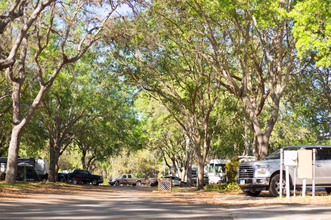 Camp Mack Lodge, Marina & Rv Resort Лейк Уелс Екстериор снимка