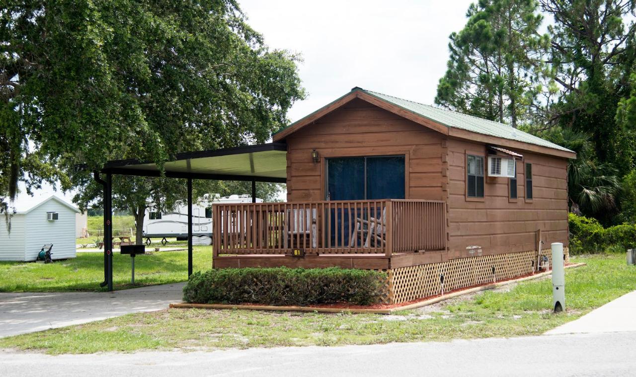 Camp Mack Lodge, Marina & Rv Resort Лейк Уелс Екстериор снимка